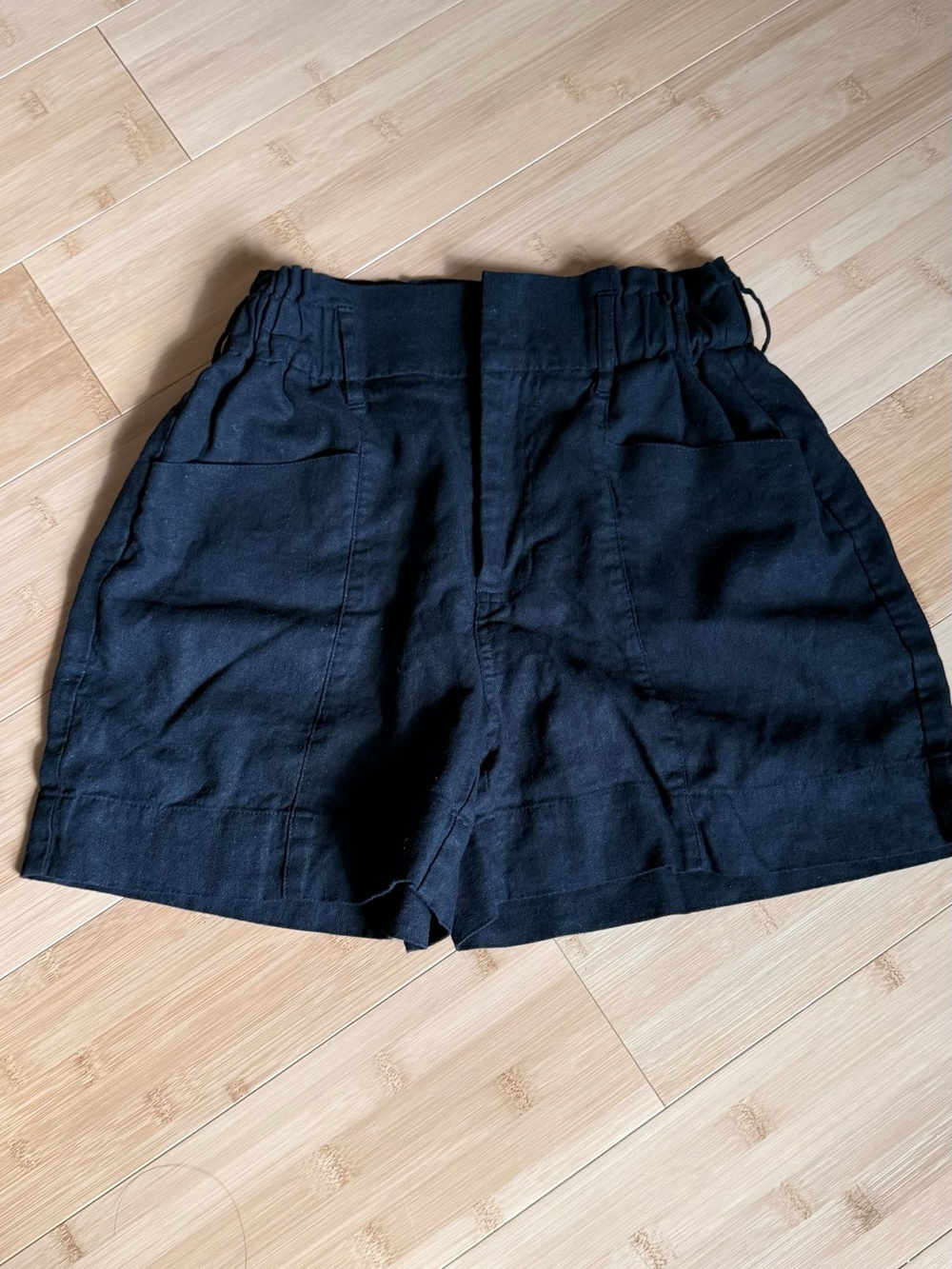 New and unworn Simply Vera Vera Wang Black High-Waist Pocket Shorts
